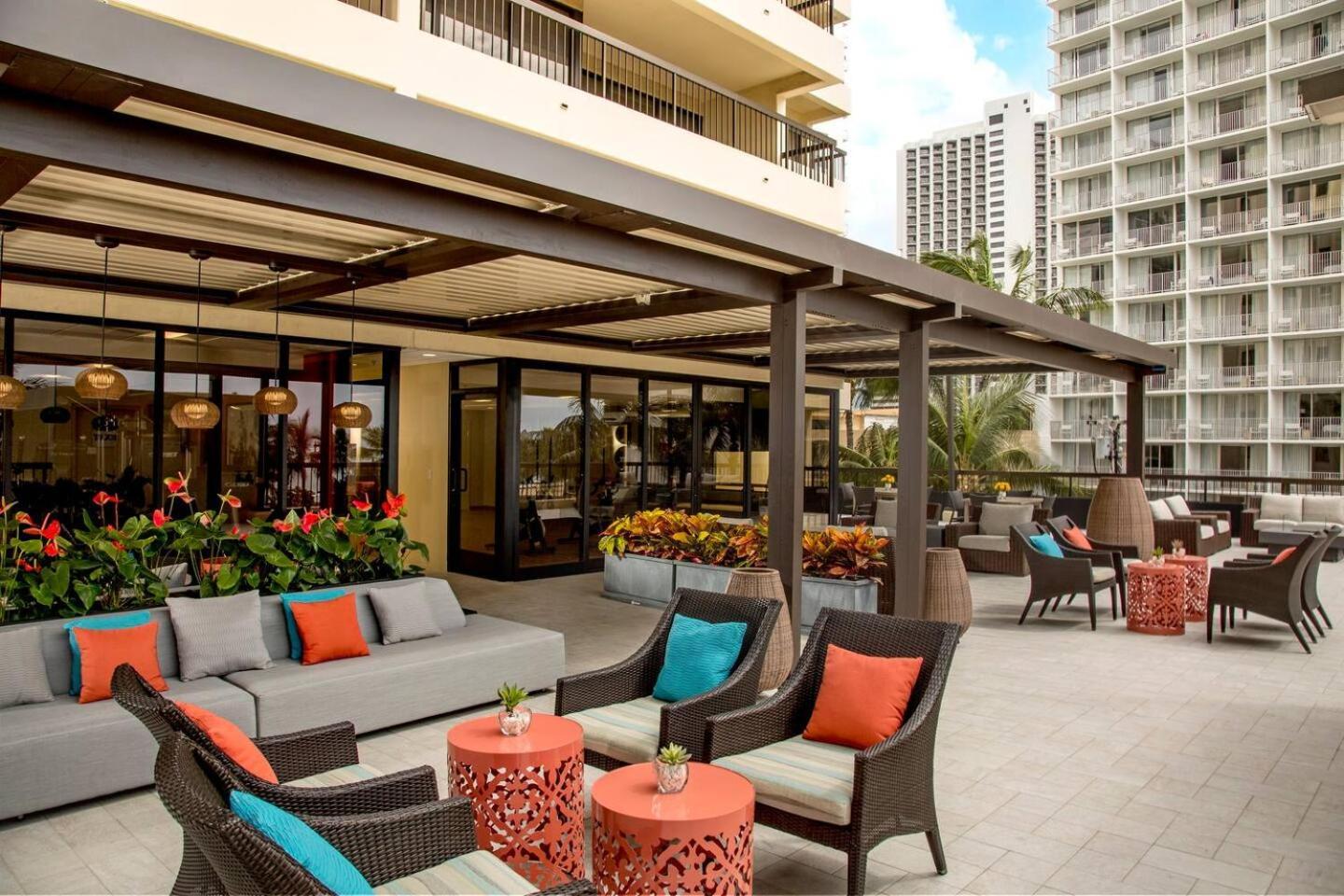 Luxury Oceanfront 2 Bedroom Apartment At Waikiki Beach Tower Хонолулу Екстериор снимка