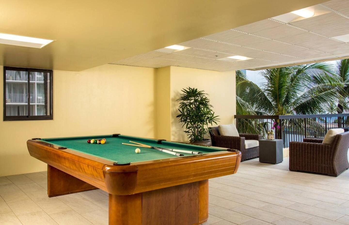 Luxury Oceanfront 2 Bedroom Apartment At Waikiki Beach Tower Хонолулу Екстериор снимка