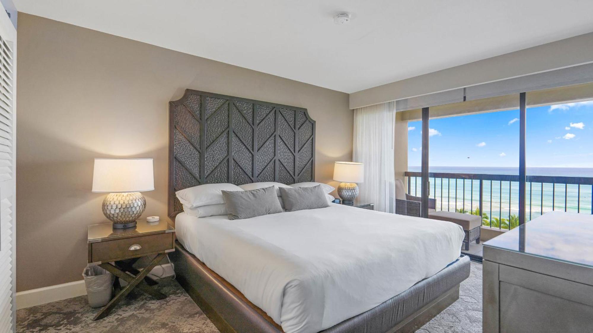 Luxury Oceanfront 2 Bedroom Apartment At Waikiki Beach Tower Хонолулу Екстериор снимка