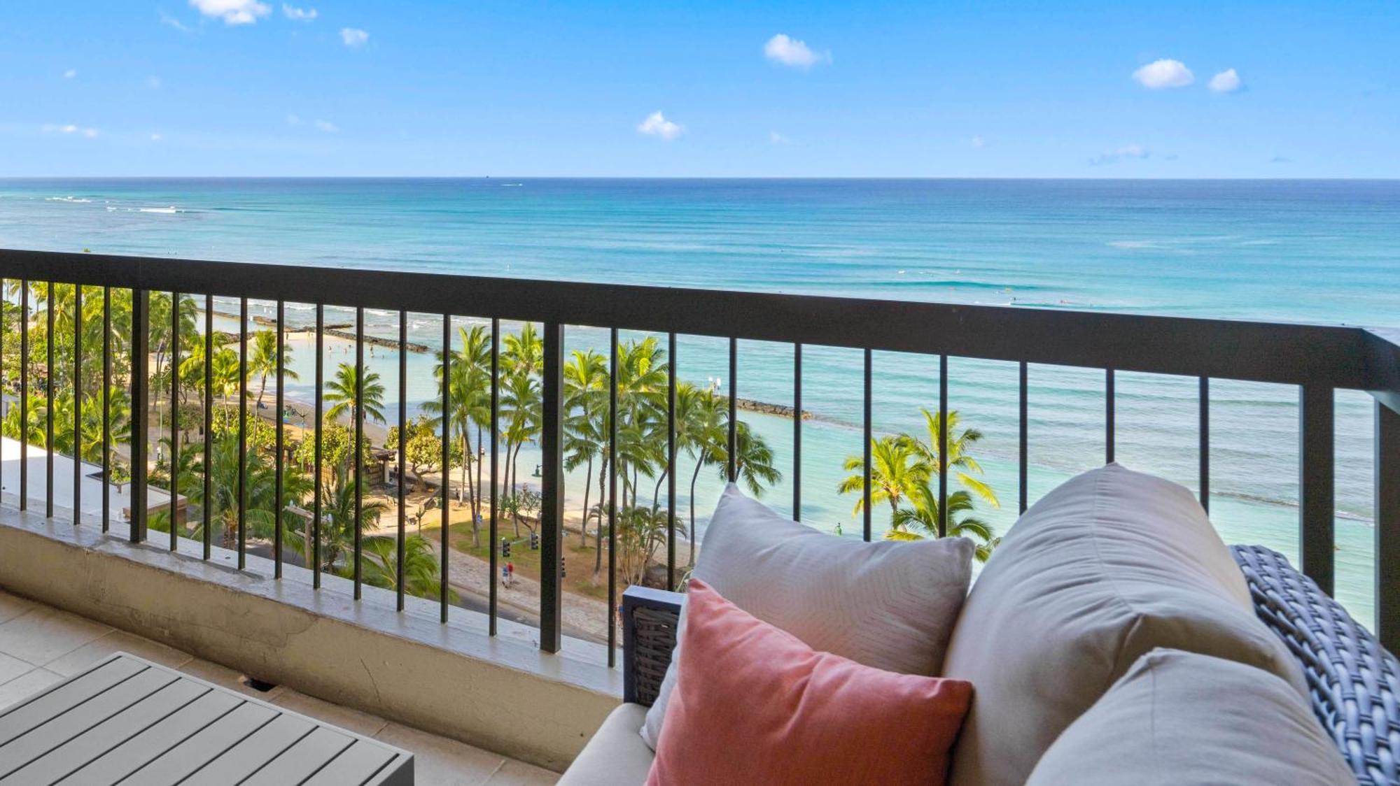 Luxury Oceanfront 2 Bedroom Apartment At Waikiki Beach Tower Хонолулу Екстериор снимка