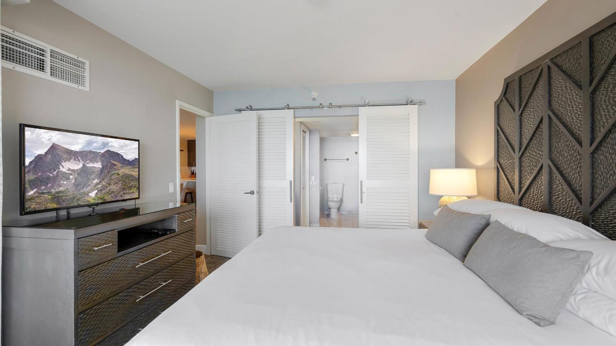Luxury Oceanfront 2 Bedroom Apartment At Waikiki Beach Tower Хонолулу Екстериор снимка