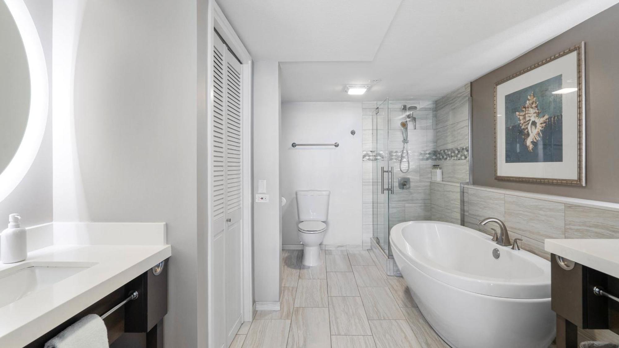 Luxury Oceanfront 2 Bedroom Apartment At Waikiki Beach Tower Хонолулу Екстериор снимка