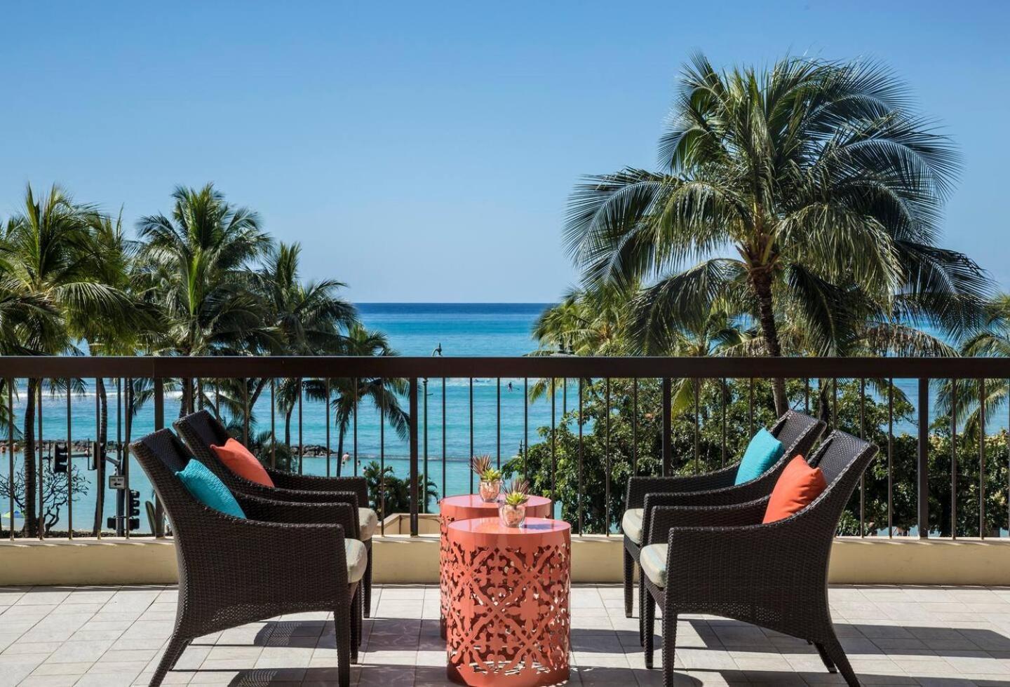 Luxury Oceanfront 2 Bedroom Apartment At Waikiki Beach Tower Хонолулу Екстериор снимка